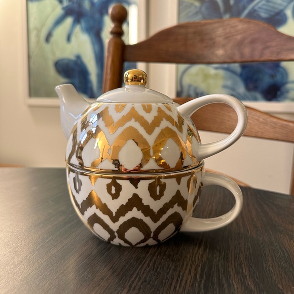 C. Wonder Stackable White & Gold Teapot Limited Edition - Picture 3 of 14